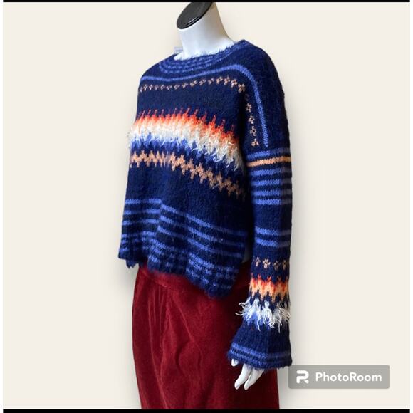 Oversized flared sleeve Fuzzy pull over Blue Sweater Size Small - Picture 4 of 5